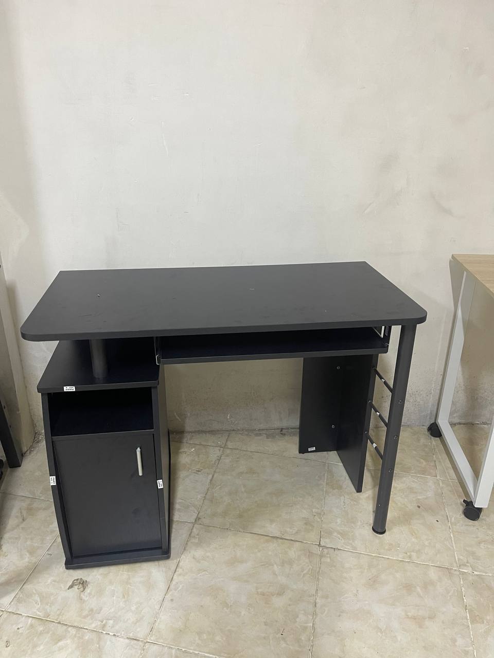 مێزی خوێندن و ئۆفیس
