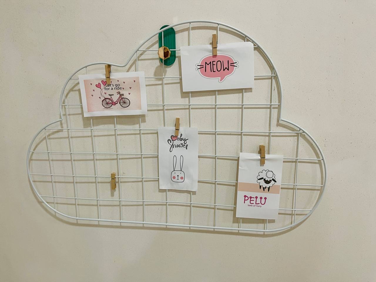 تەلی دیوار بۆ هەڵواسینی ستیکەر